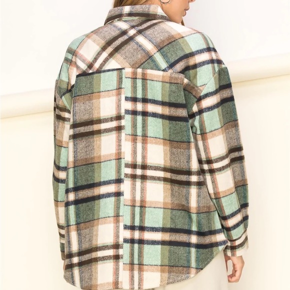 NWT WOMENS plaid shacket - Picture 2 of 5